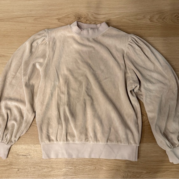 Elegant Cream Sweater - Picture 1 of 3